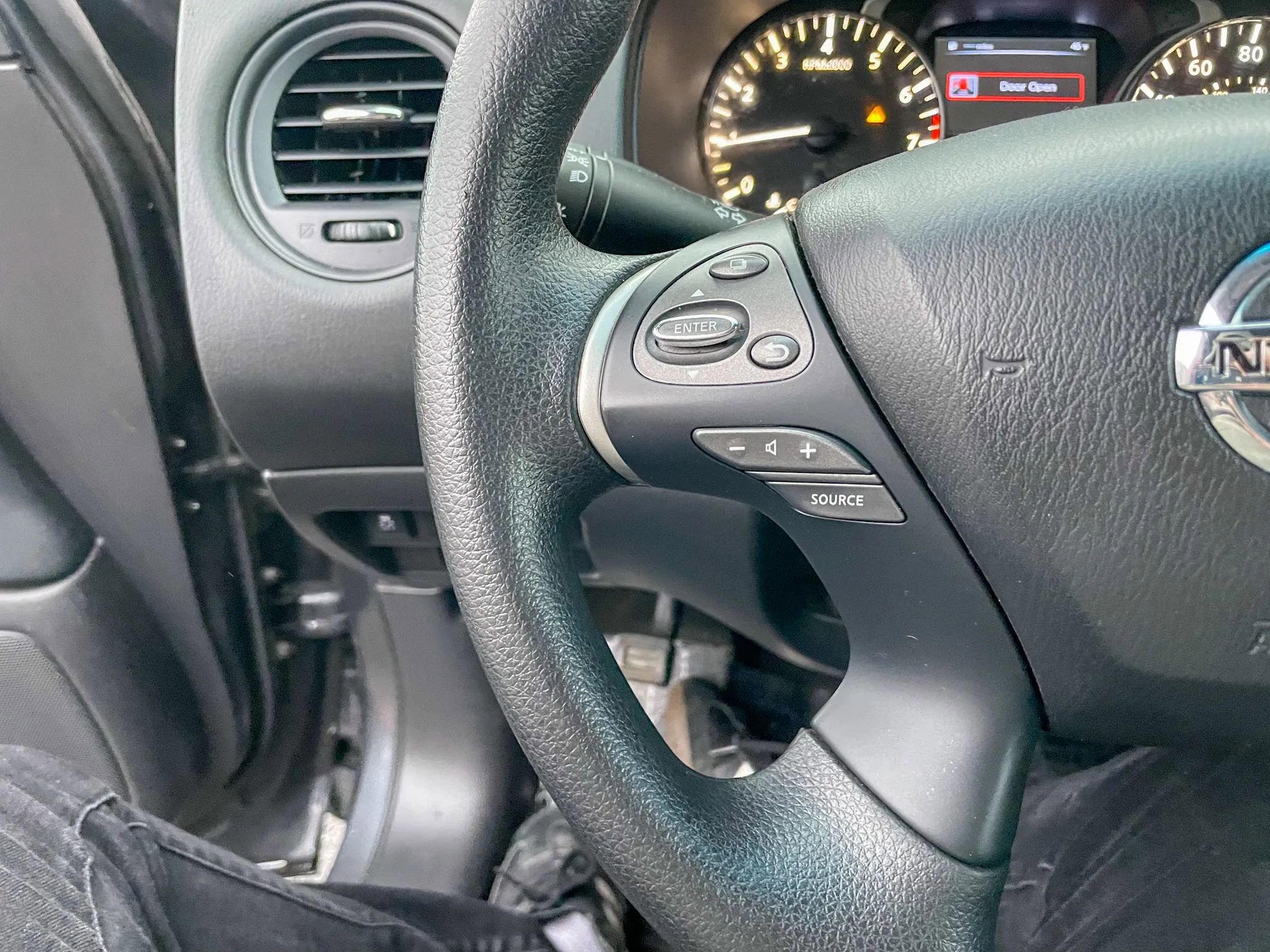 Used 2014 Nissan Pathfinder S image 14