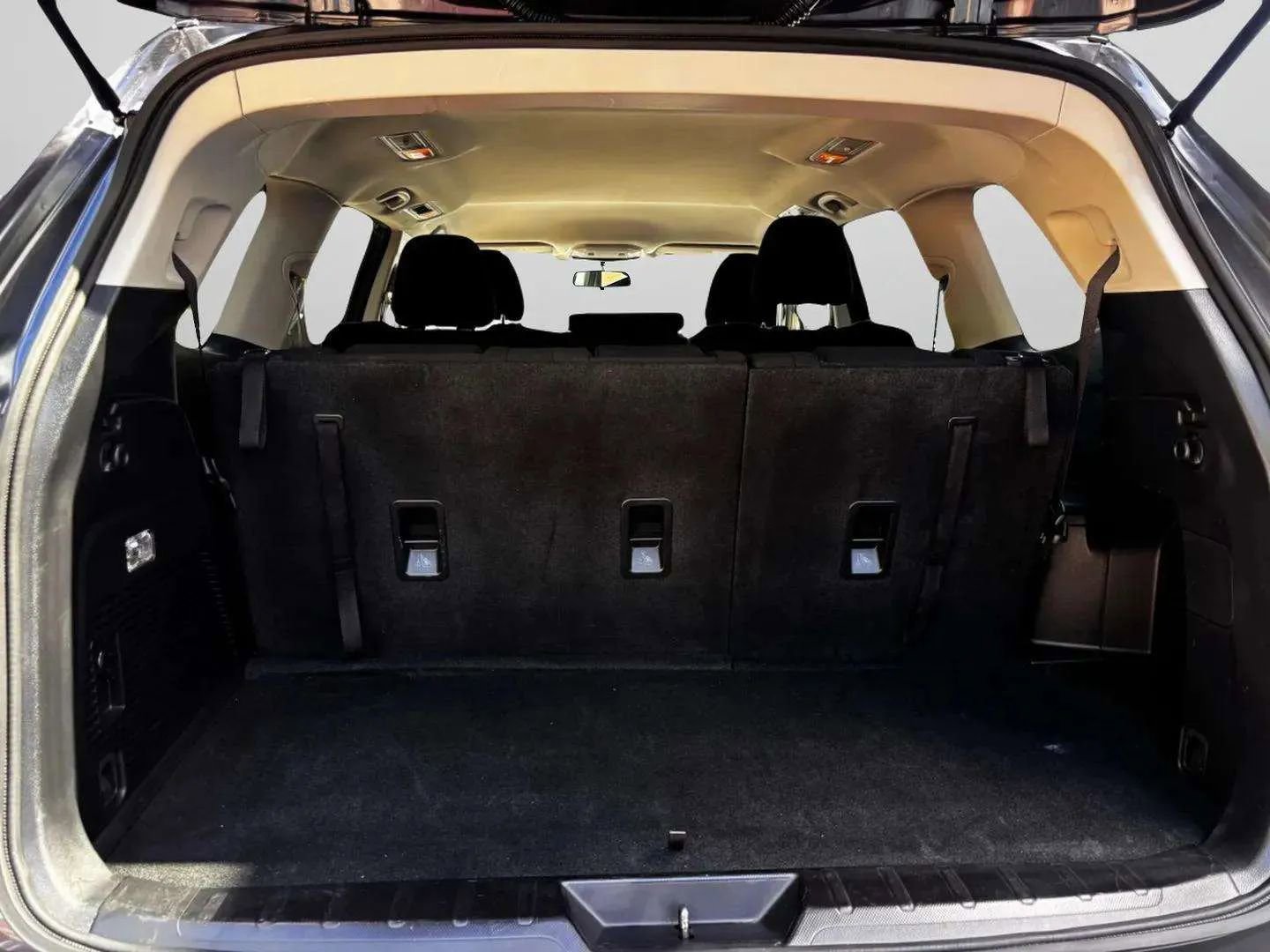 Used 2022 Subaru Ascent Premium image 17