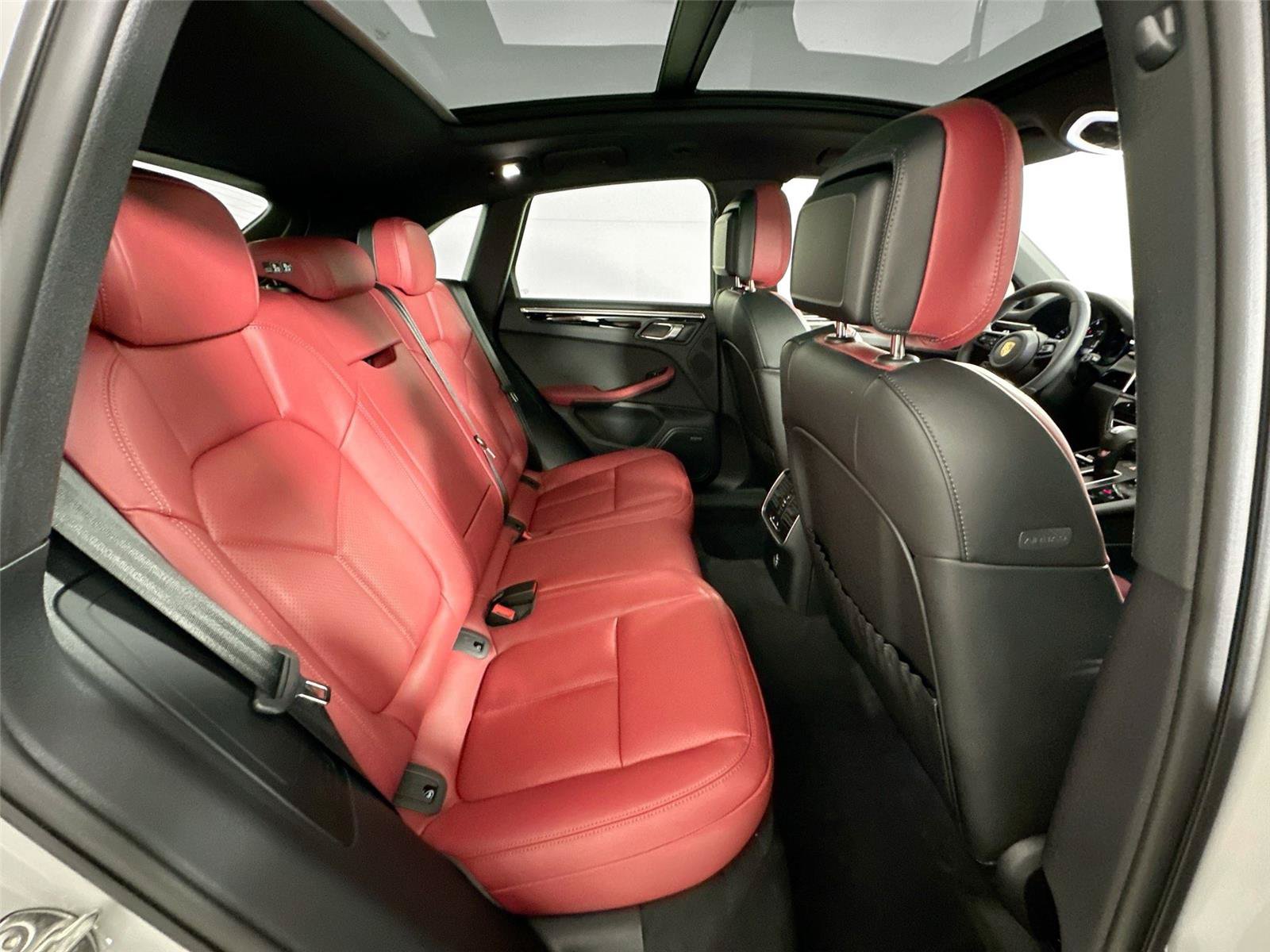 Certified 2026 Porsche Macan Turbo AWD/4WD image 27