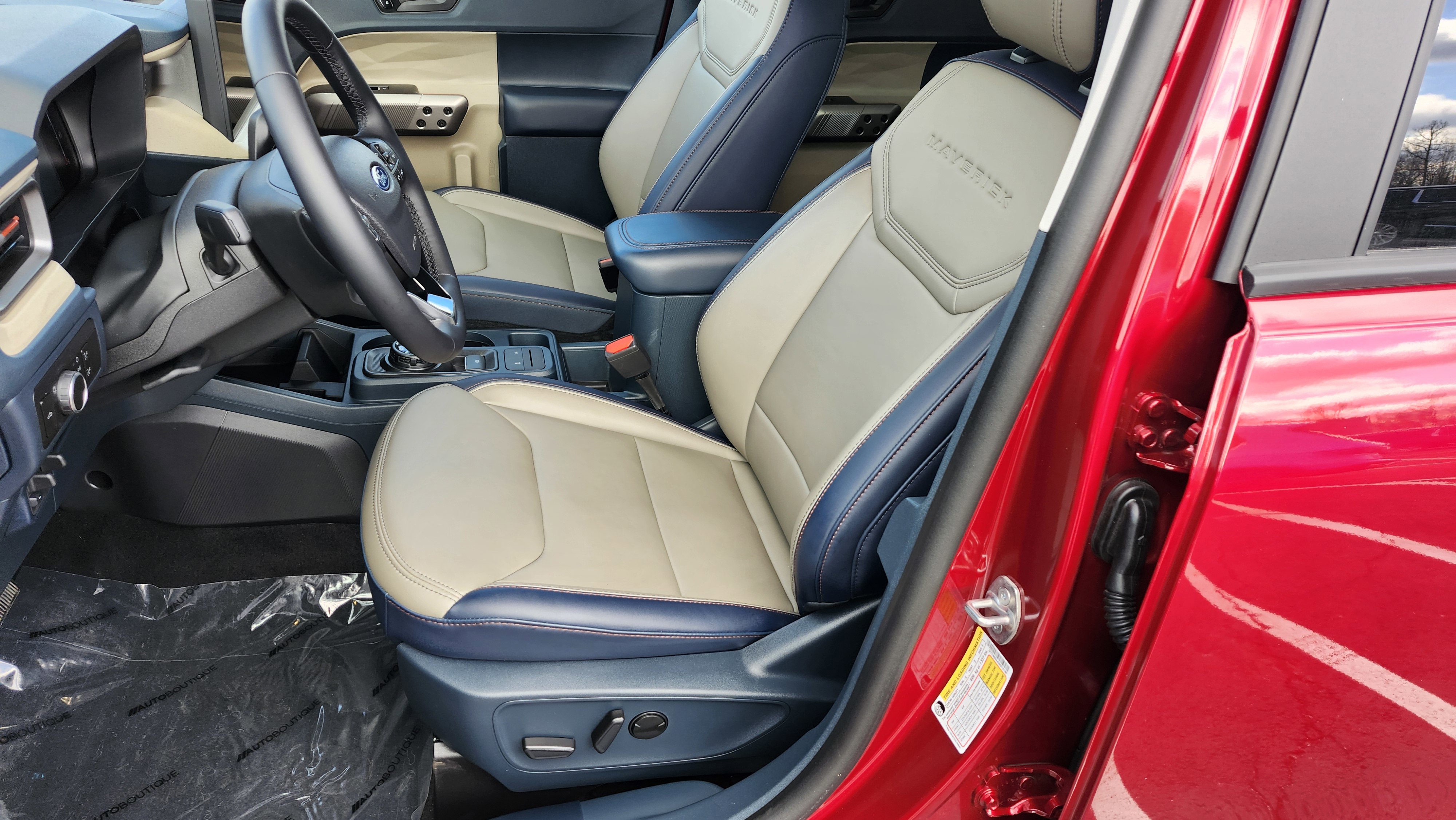 Used 2025 Ford Maverick Lariat w/ 4K Tow Package image 22