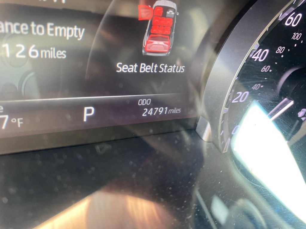Used 2023 Toyota Highlander L FWD image 5
