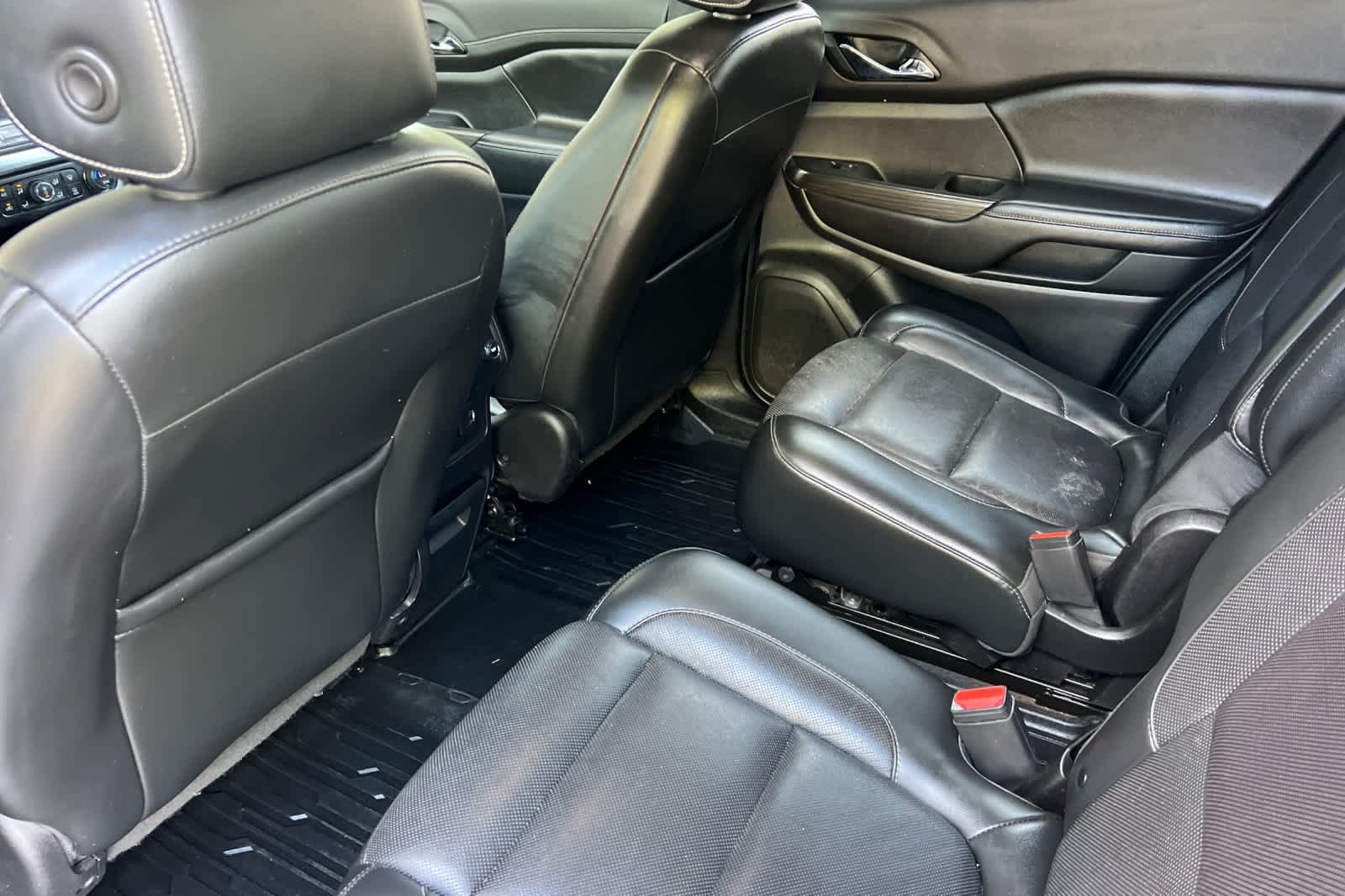 Used 2019 GMC Acadia SLT w/ Black Edition AWD/4WD image 4