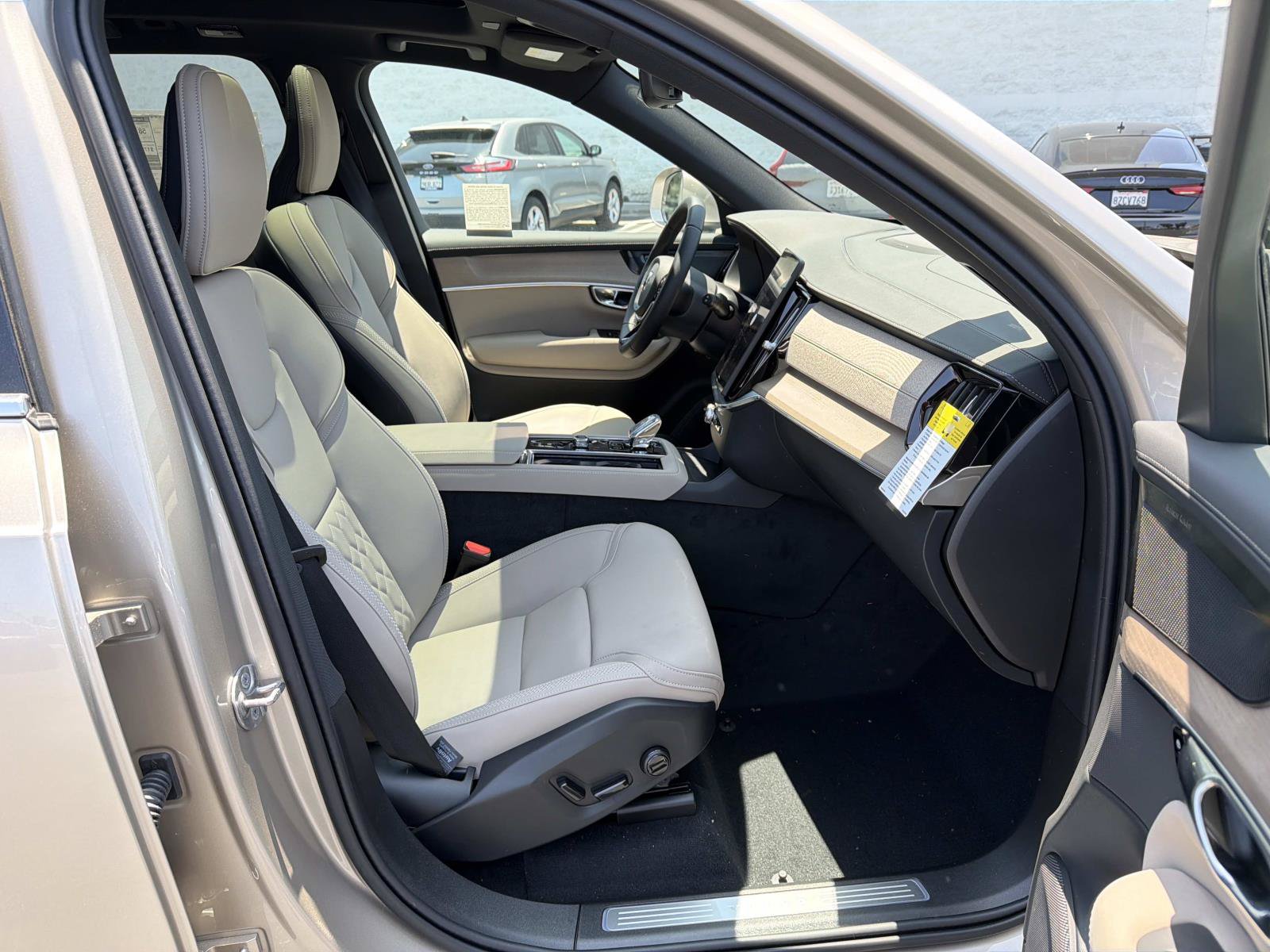 New 2026 Volvo XC90 T8 Plus w/ Protection Package Premier AWD/4WD image 21