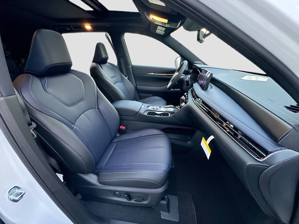 Used 2026 INFINITI QX60 Sport w/ Dark Cargo Package image 32