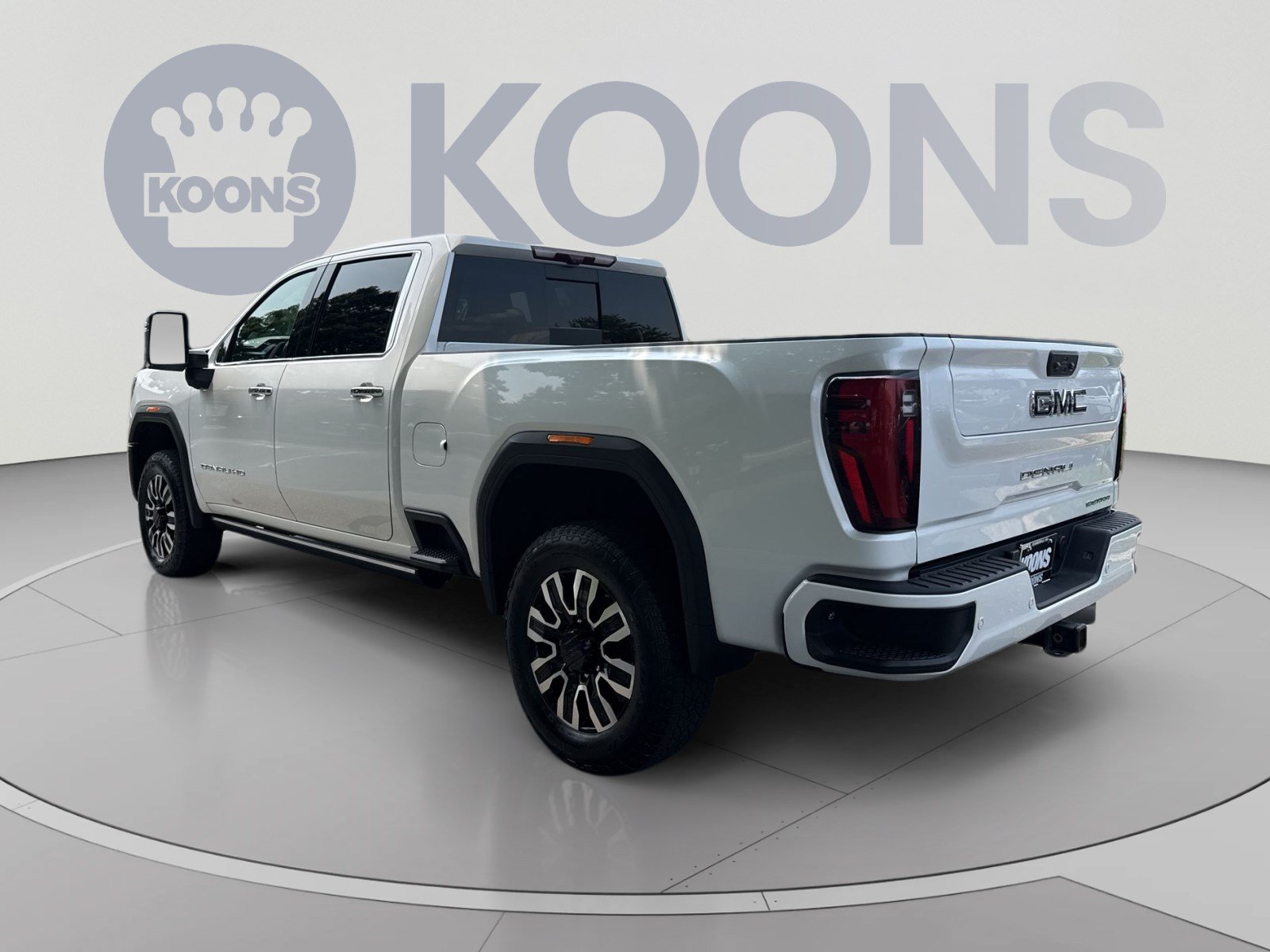 Used 2024 GMC Sierra 2500 Denali Ultimate AWD/4WD image 4