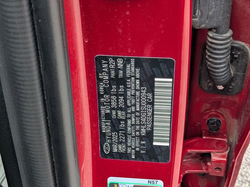 Used 2025 Hyundai Elantra SEL image 31