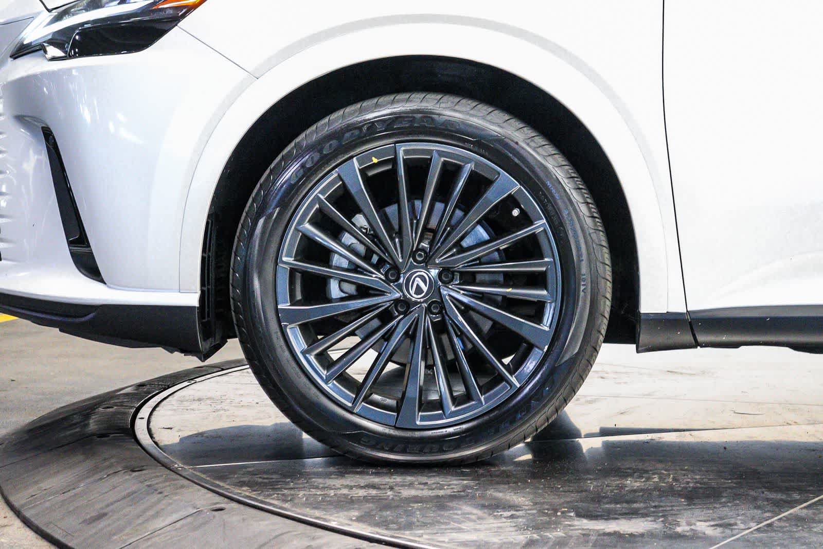 Used 2024 Lexus RX 350h w/ Convenience Package AWD/4WD image 9