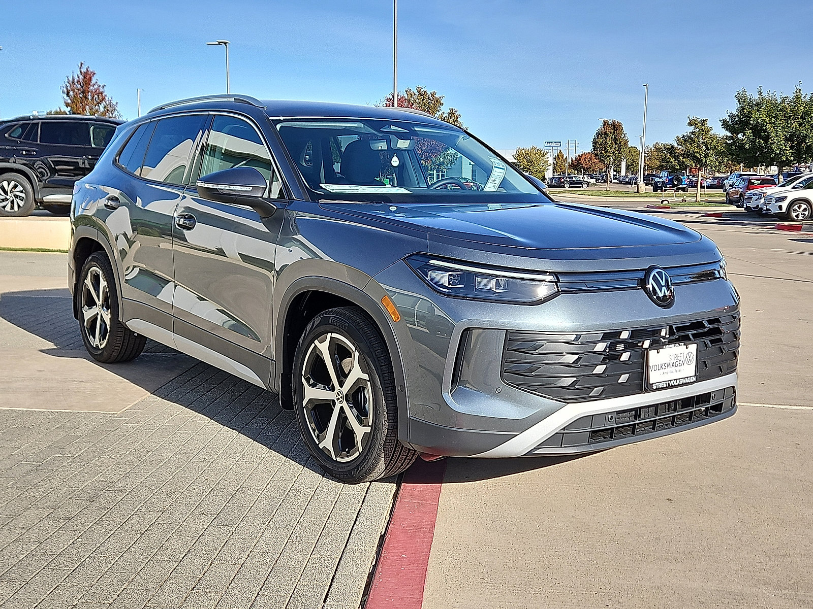 New 2026 Volkswagen Tiguan SE image 4