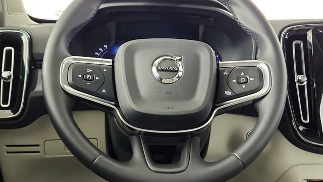 Certified 2026 Volvo XC40 B5 Plus w/ Protection Package Premier AWD/4WD image 38