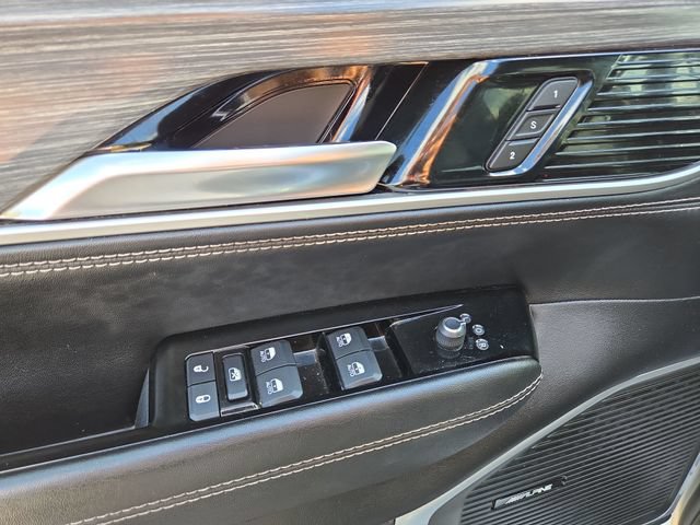 Used 2024 Jeep Wagoneer L Series II w/ Flexible Seating Group AWD/4WD image 15