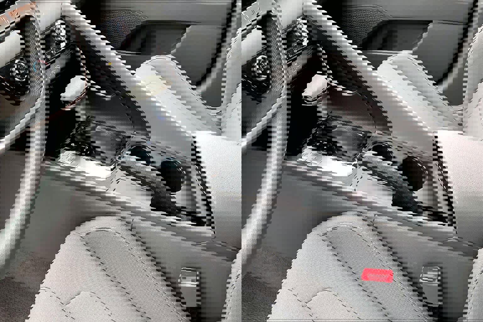 Used 2022 Hyundai Elantra SEL w/ Preferred Accessory Package image 13