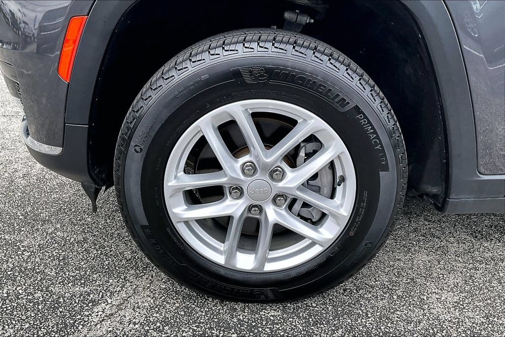 Used 2024 Jeep Grand Cherokee L Laredo AWD/4WD image 11