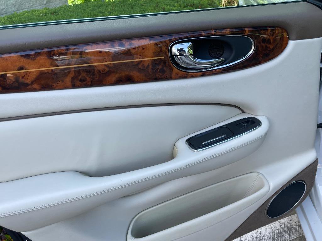 Used 2005 Jaguar XJ Vanden Plas image 19