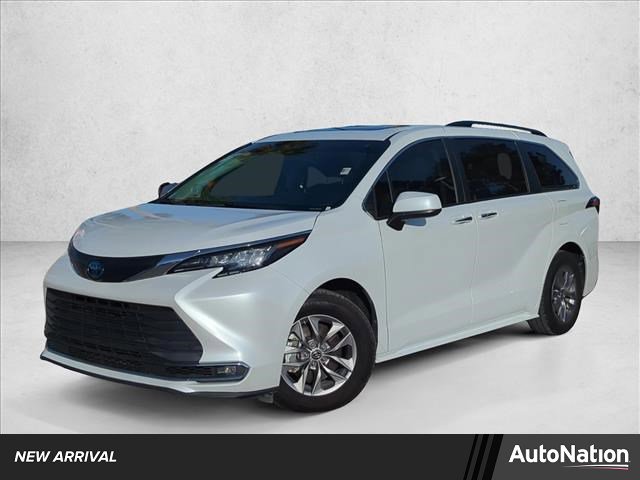Used 2023 Toyota Sienna XLE w/ XLE Plus Package FWD image 1