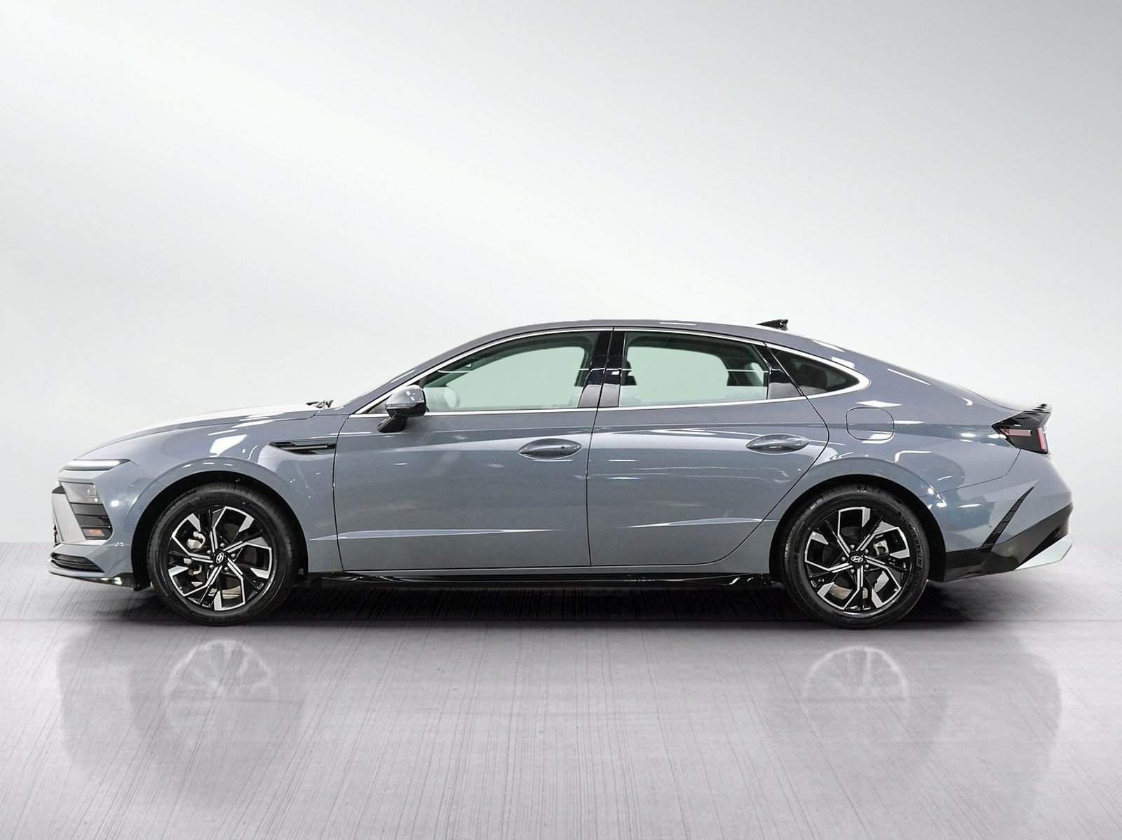 Used 2024 Hyundai Sonata SEL FWD image 2