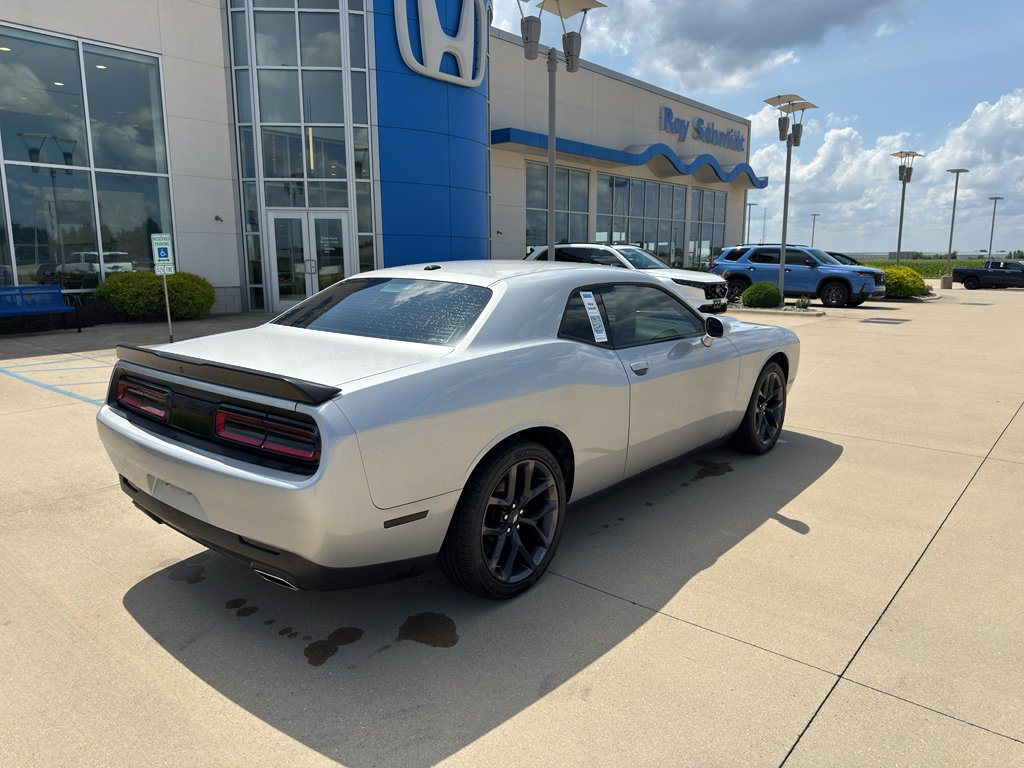 Used 2019 Dodge Challenger SXT w/ Driver Convenience Group RWD image 5