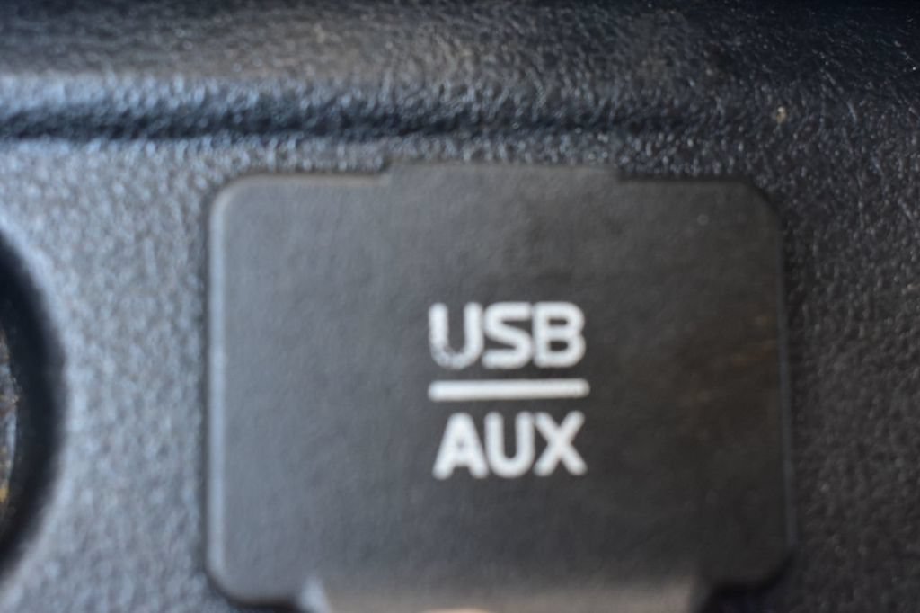Used 2016 Nissan Versa Note SV FWD image 34