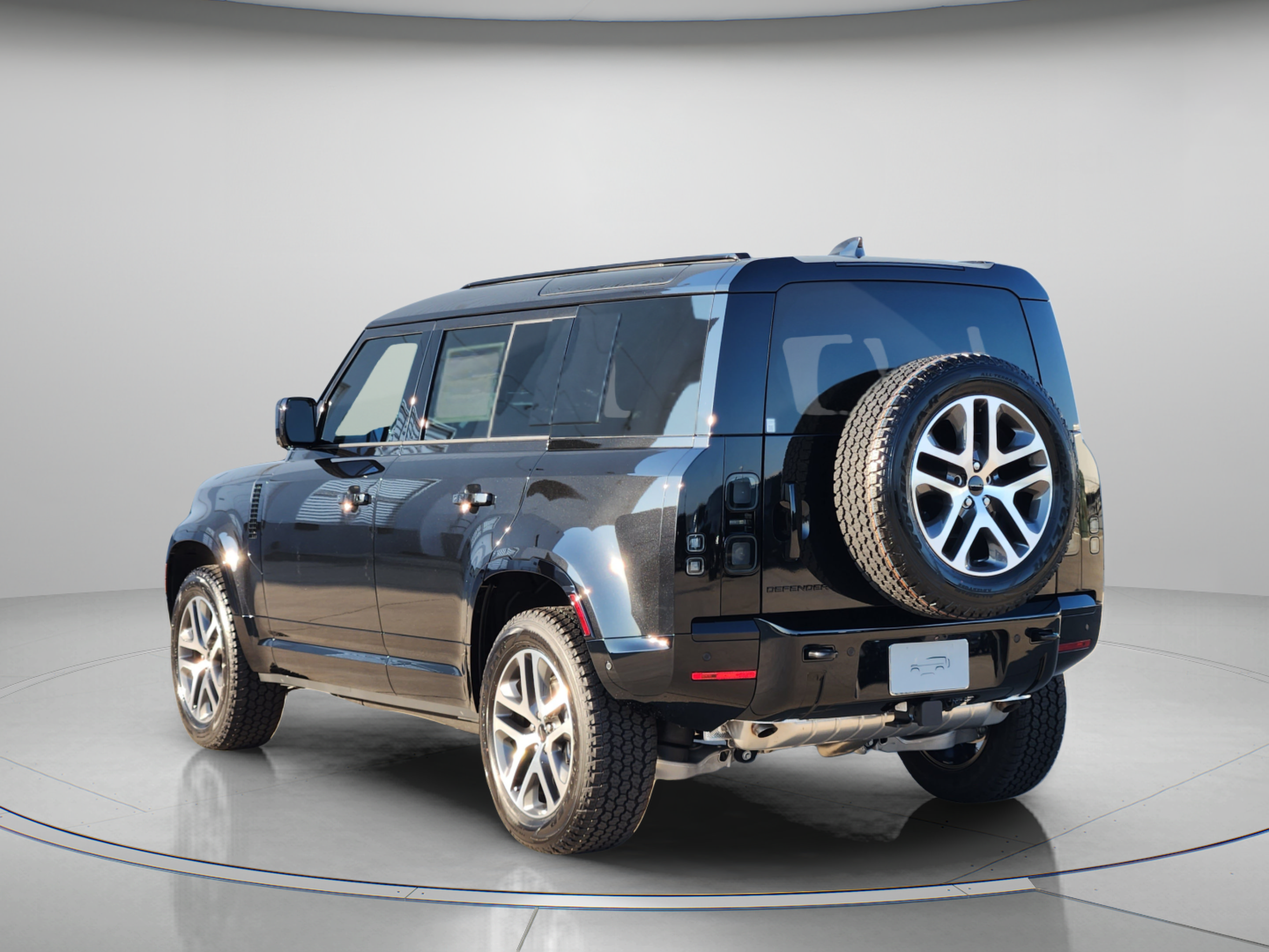 New 2026 Land Rover Defender 110 X-Dynamic SE AWD/4WD image 3