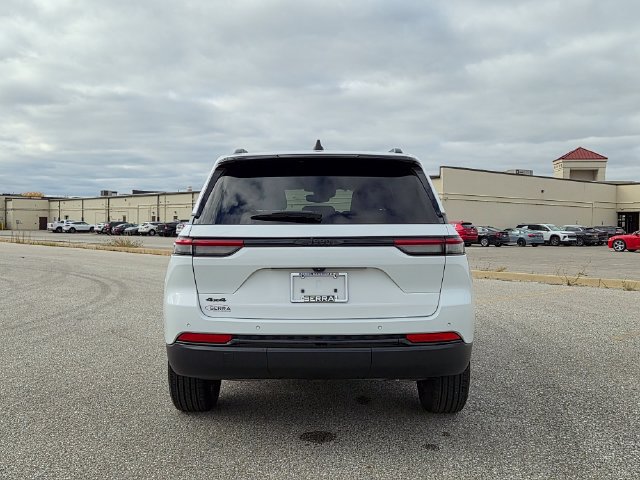 Used 2024 Jeep Grand Cherokee Altitude AWD/4WD image 6