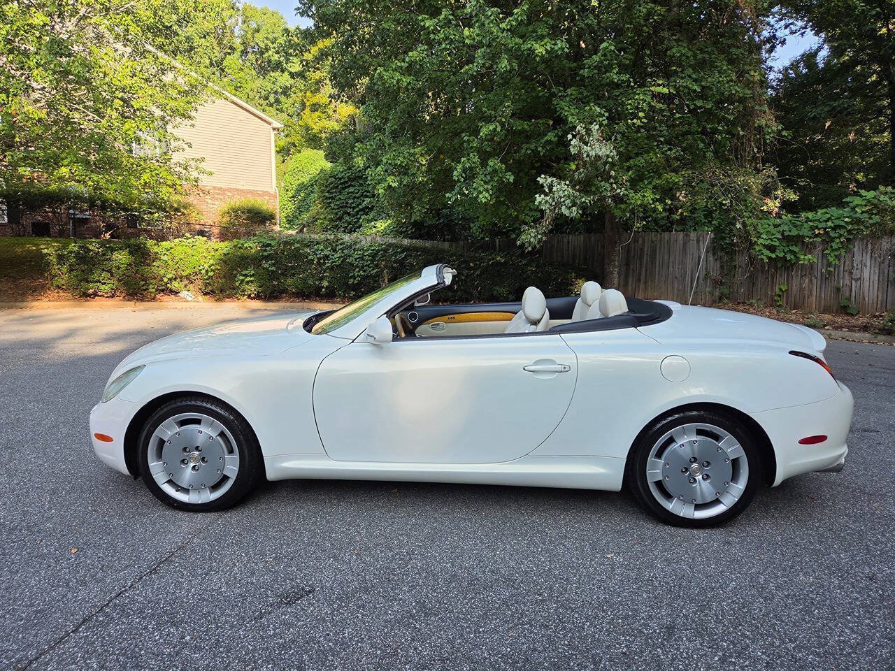 Used 2002 Lexus SC 430 Convertible RWD image 2