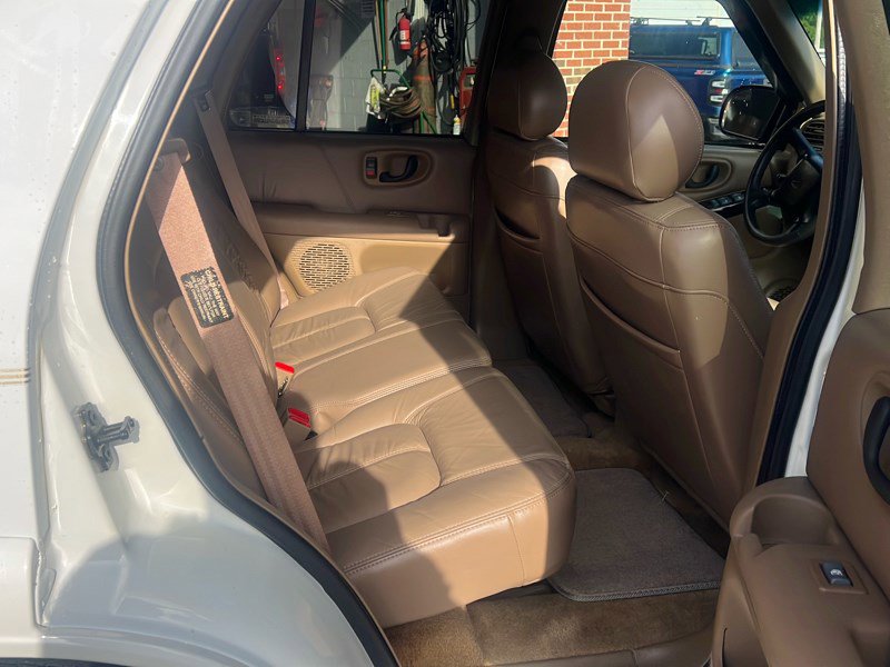 Used 2001 Oldsmobile Bravada AWD w/ 1SB Option Pkg image 8