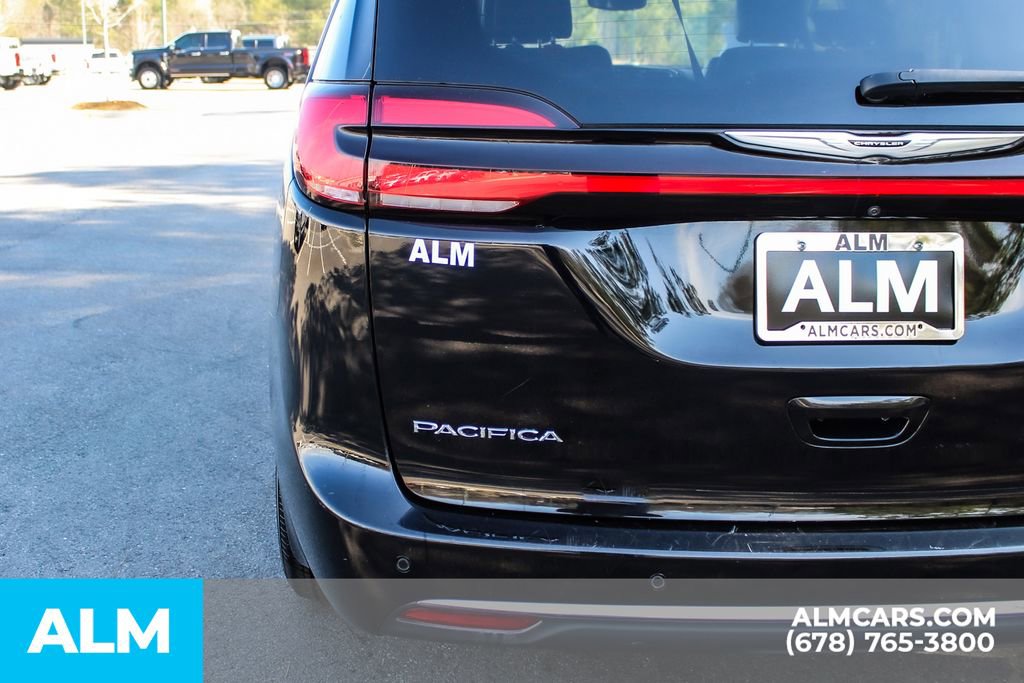 Used 2024 Chrysler Pacifica Touring-L image 13