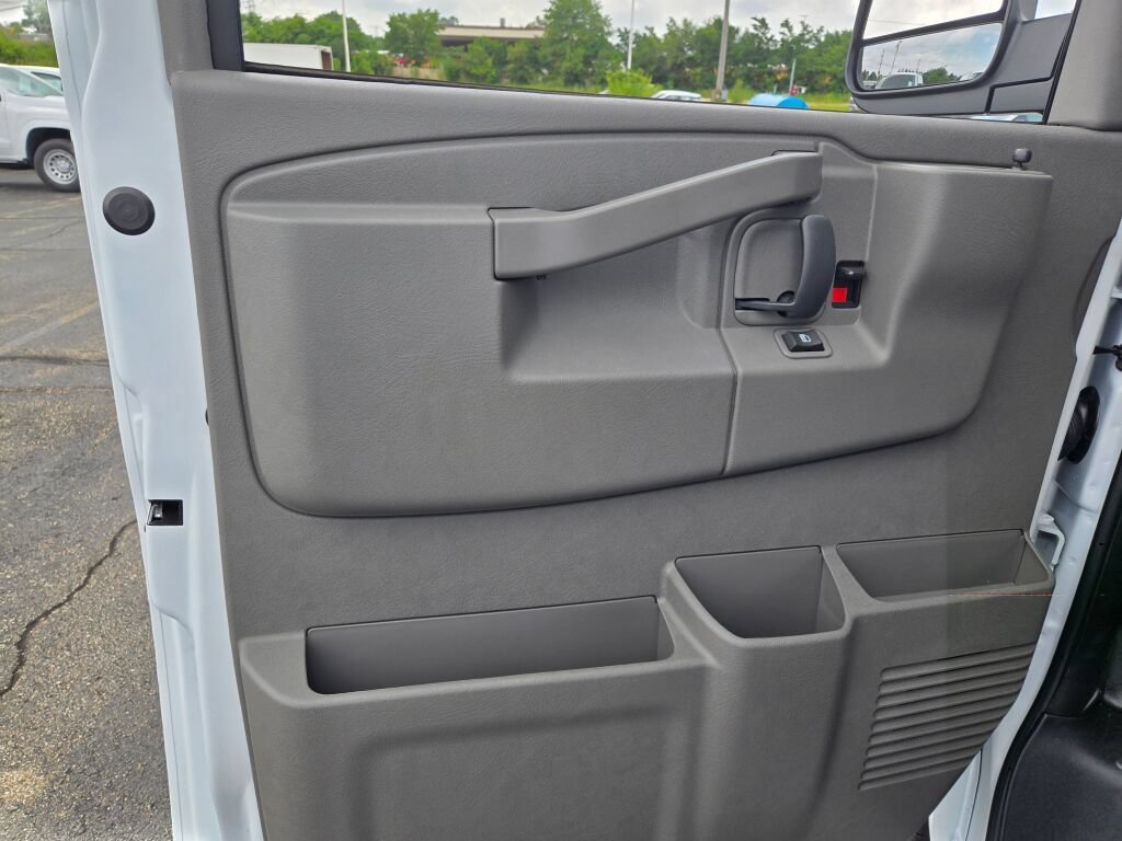 New 2026 Chevrolet Express 2500 w/ Driver Convenience Package RWD image 19