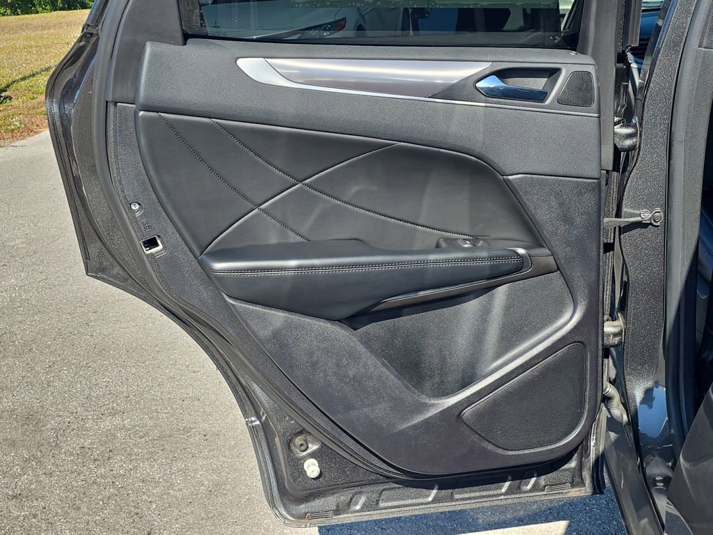 Used 2019 Lincoln MKC Premiere image 11