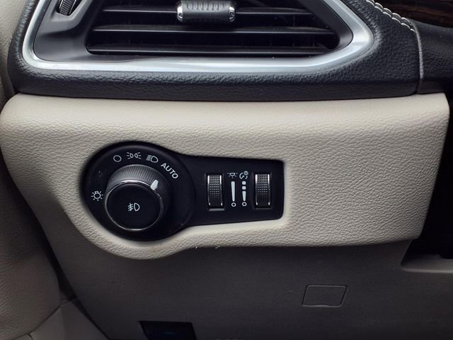 Used 2024 Chrysler Pacifica Limited FWD image 19