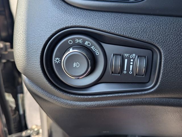 Used 2023 Jeep Renegade Altitude AWD/4WD image 12