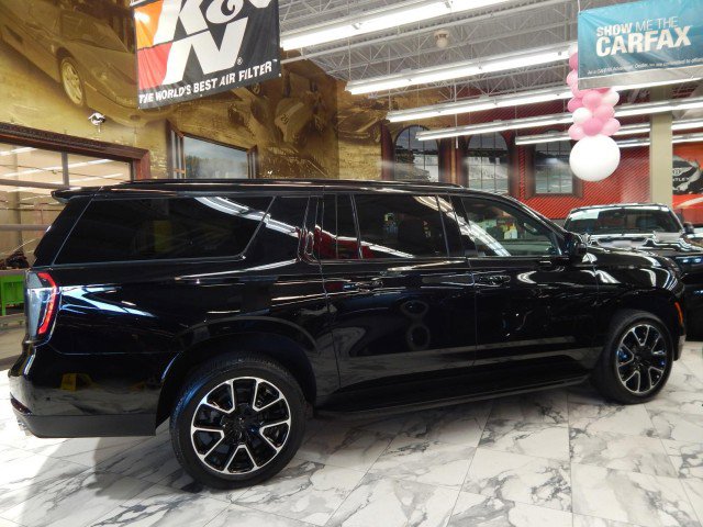 Used 2025 Chevrolet Suburban RST image 3