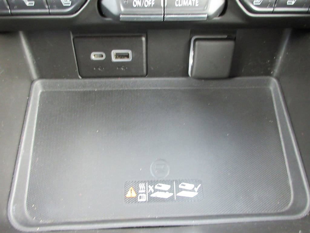 Used 2021 GMC Yukon XL AT4 w/ Technology Package AWD/4WD image 33