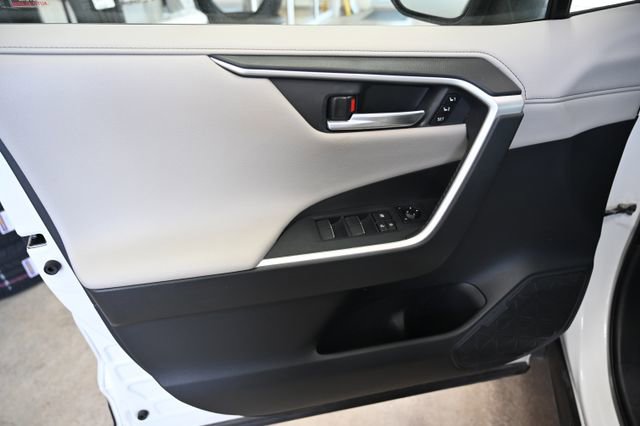 Used 2019 Toyota RAV4 Limited w/ Advanced Technology Package AWD/4WD image 27