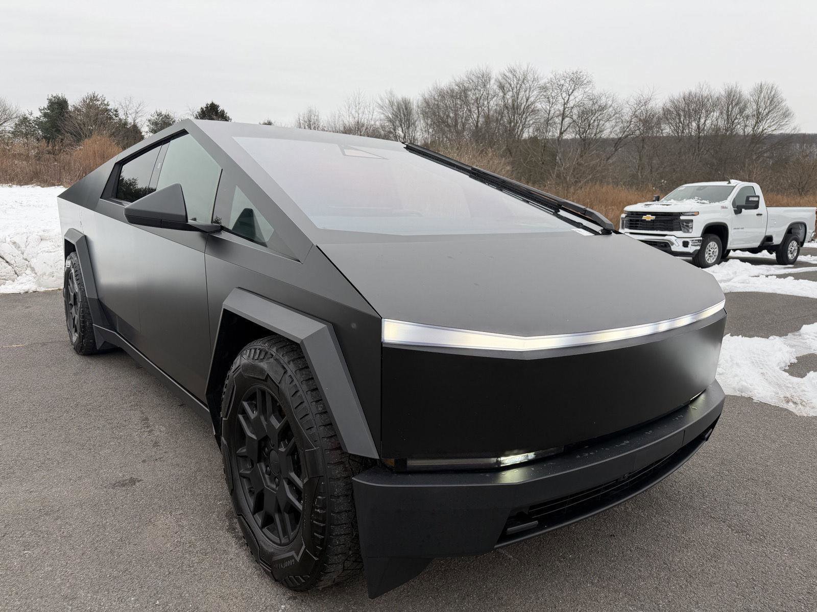 Used 2024 Tesla Cybertruck AWD Crew Cab image 10