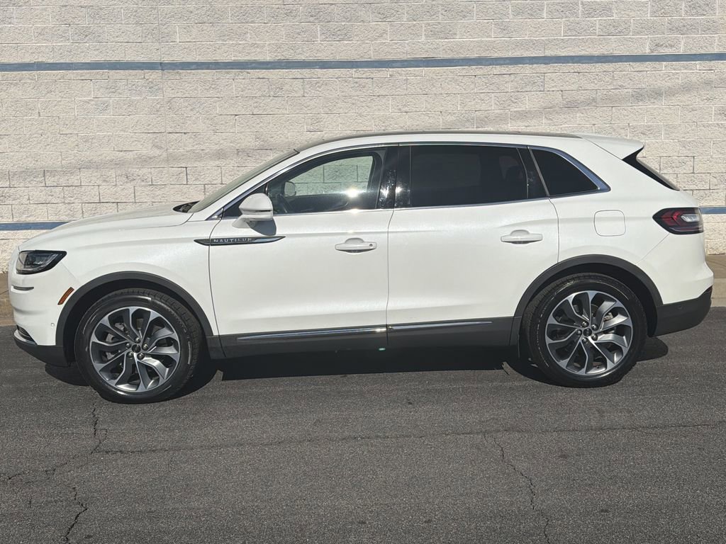 Used 2022 Lincoln Nautilus Reserve w/ Equipment Group 201A image 4