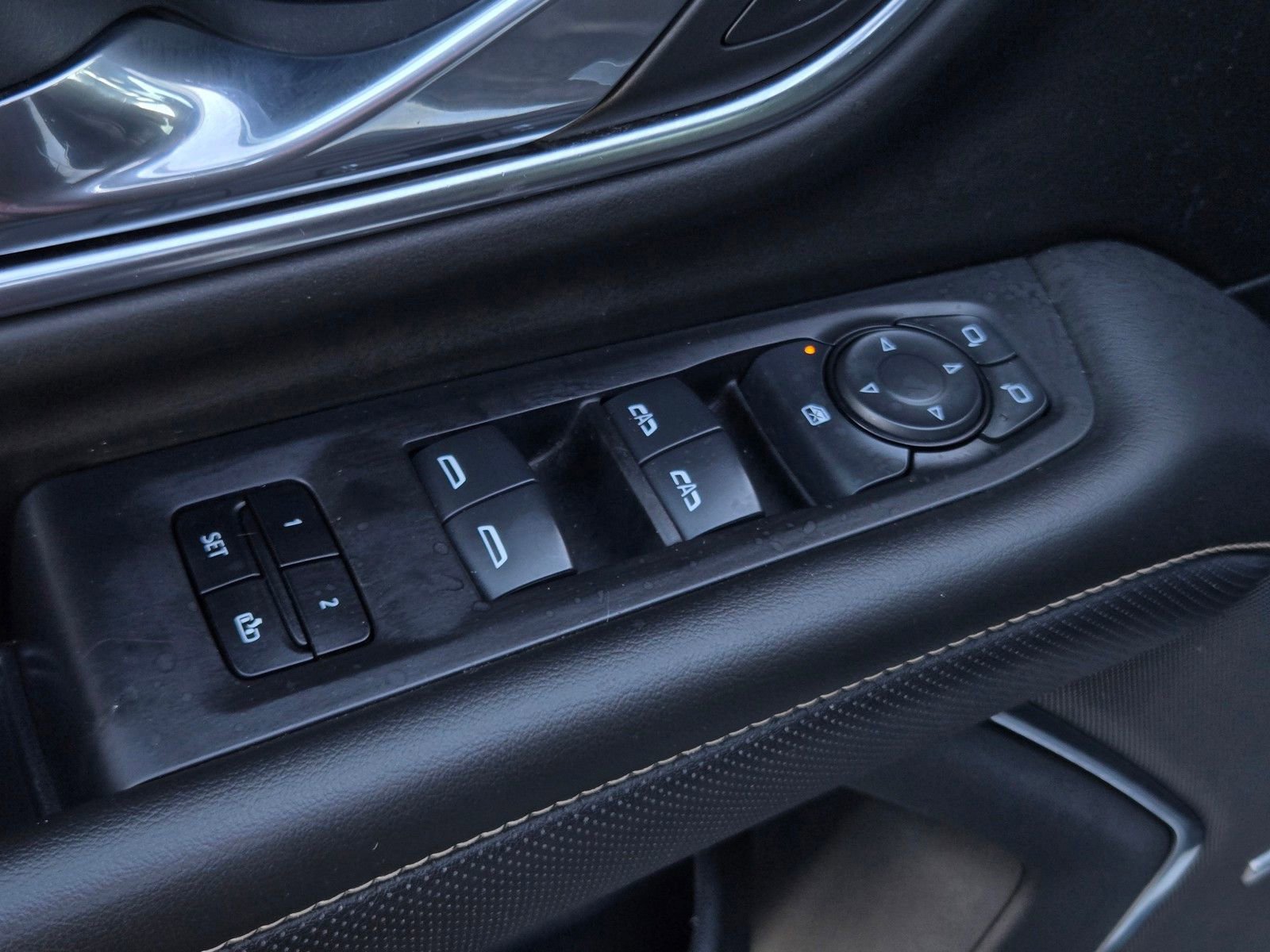 Used 2024 GMC Yukon XL SLT image 10