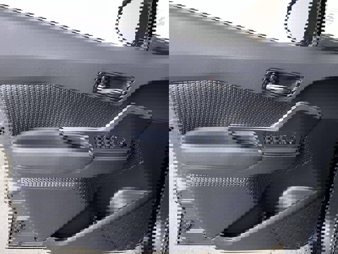 Used 2021 Toyota C-HR LE image 10