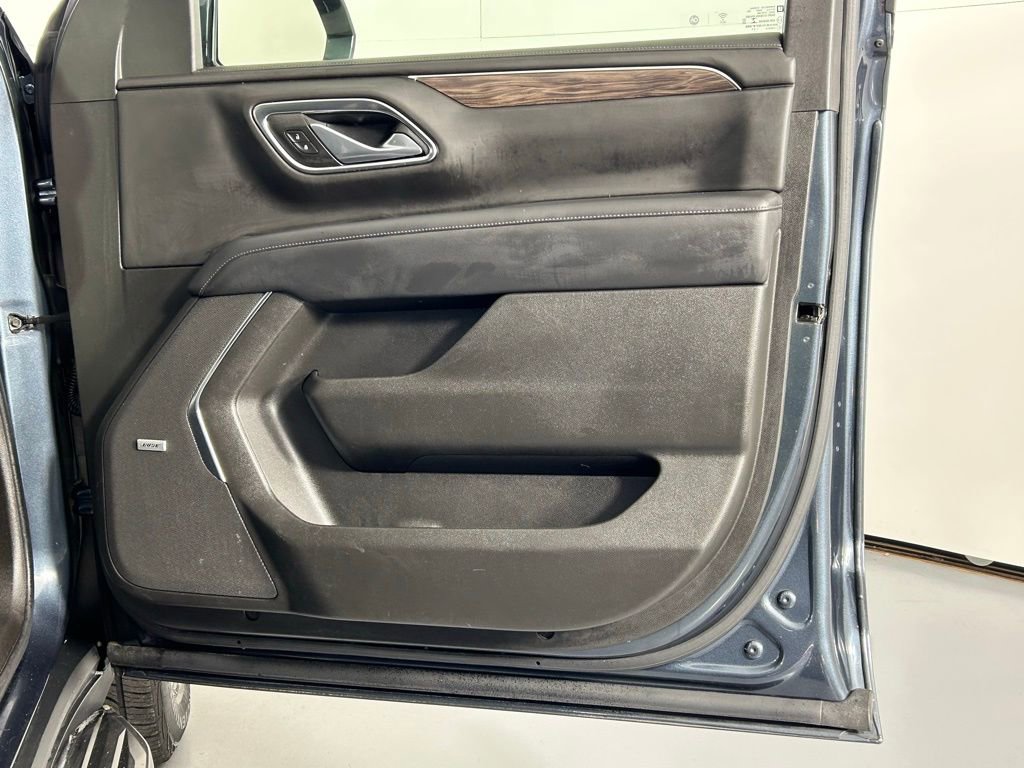 Used 2021 Chevrolet Suburban LT image 9