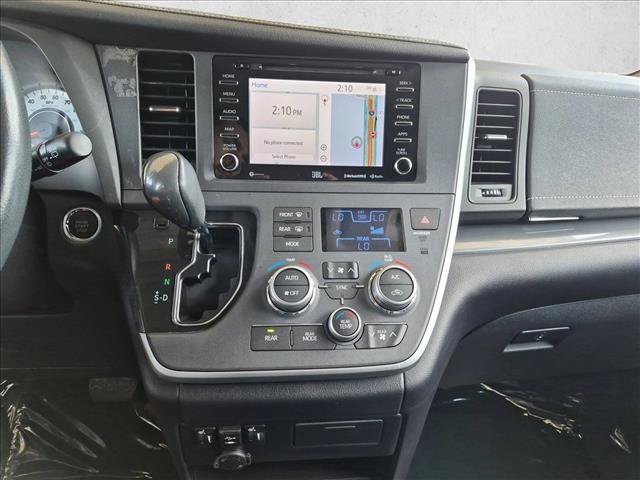 Used 2020 Toyota Sienna SE w/ SE Preferred Package FWD image 16