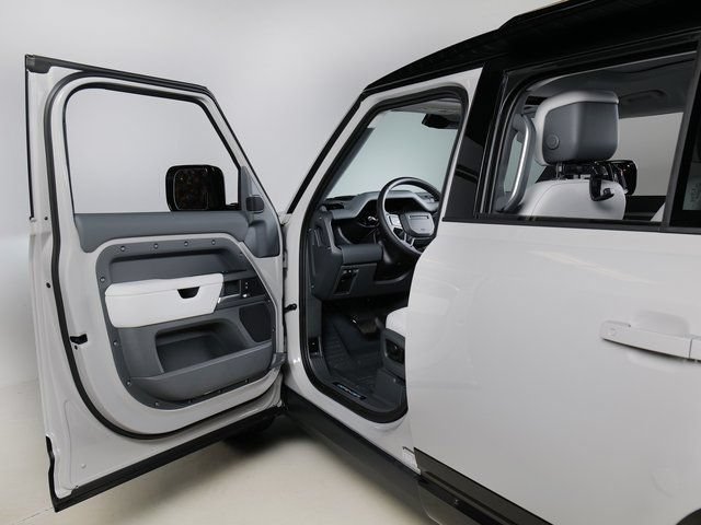 New 2026 Land Rover Defender 110 X-Dynamic SE AWD/4WD image 25