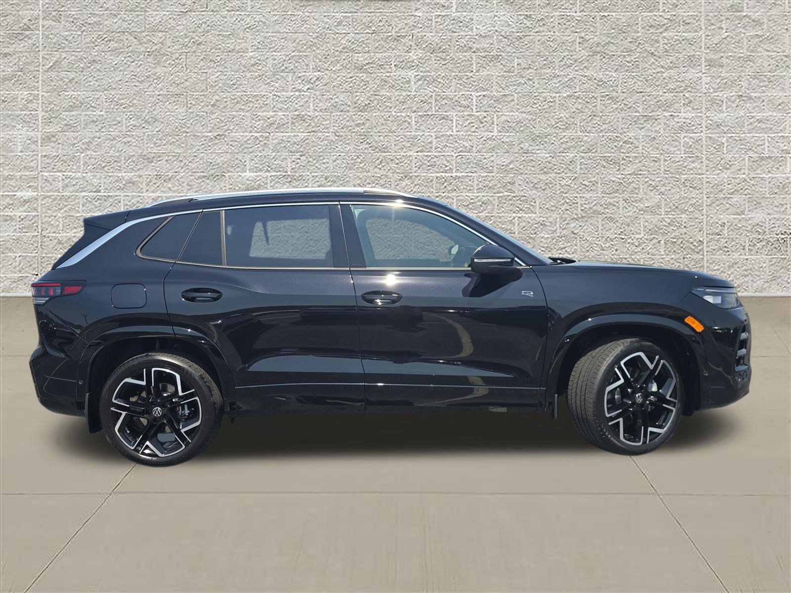 New 2026 Volkswagen Tiguan SEL R-Line AWD/4WD image 8