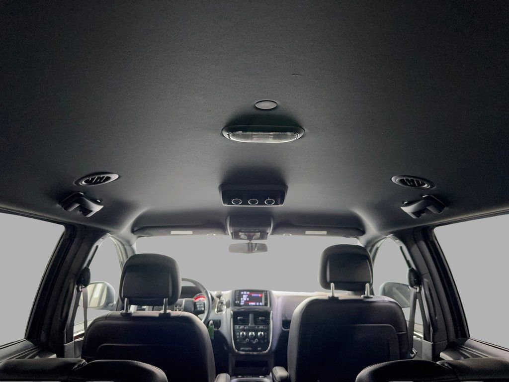 Used 2018 Dodge Grand Caravan SXT w/ Blacktop Package image 44
