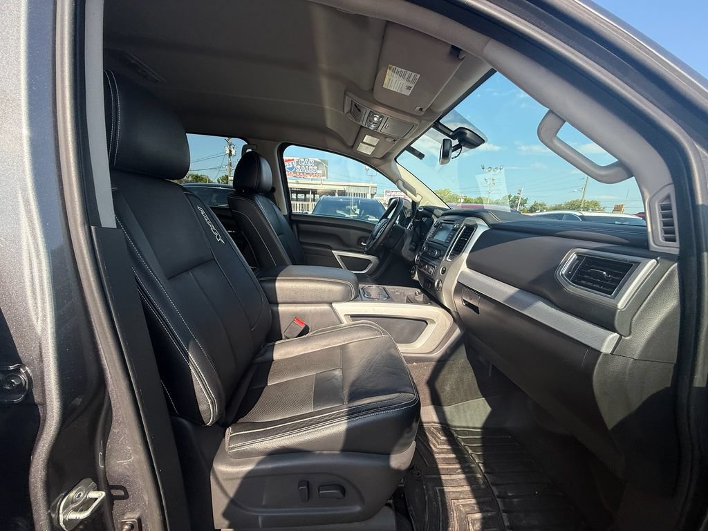 Used 2019 Nissan Titan PRO-4X w/ Pro-4x Convenience Package AWD/4WD image 23