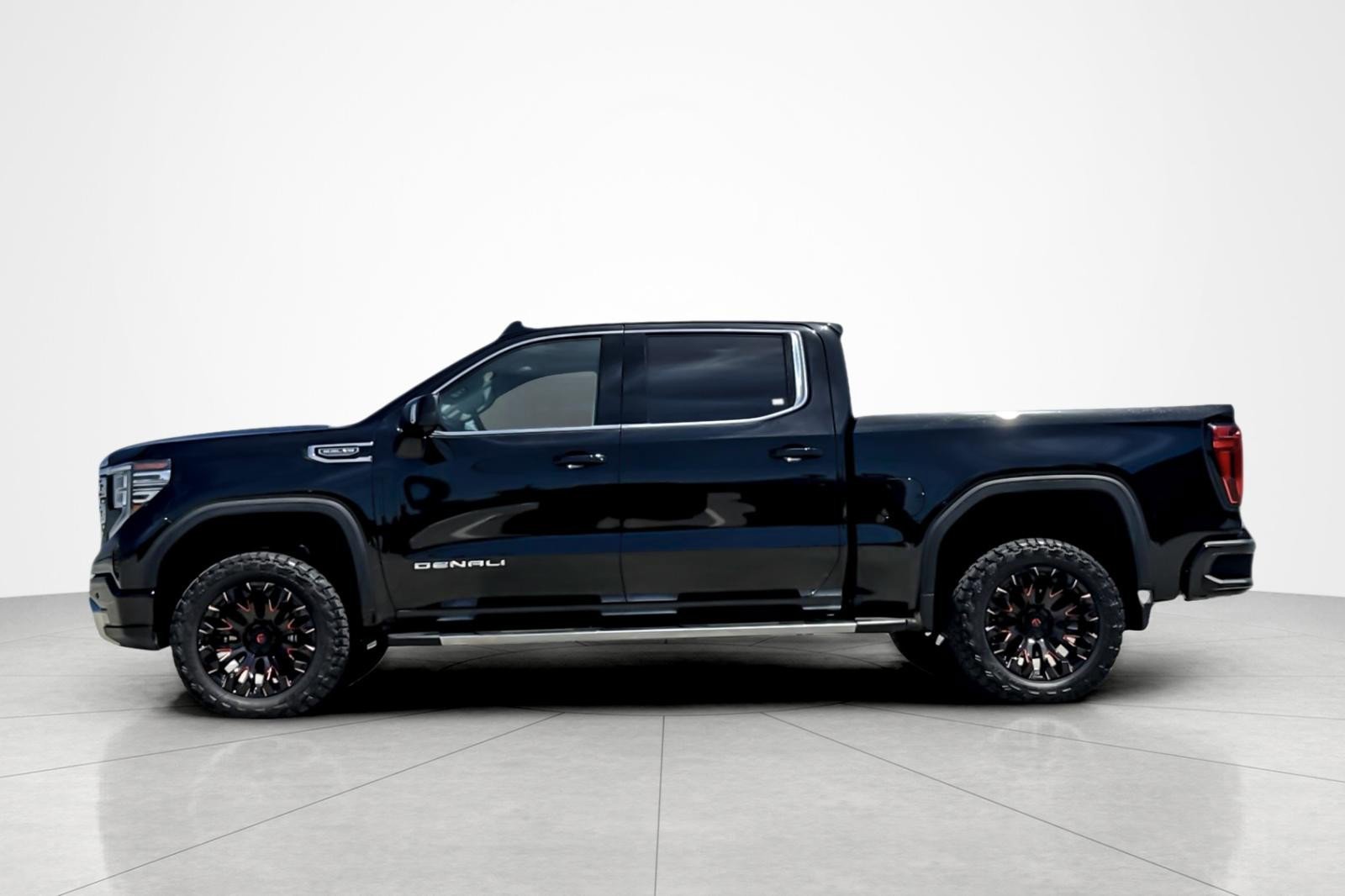 Used 2024 GMC Sierra 1500 Denali w/ Technology Package RWD image 2