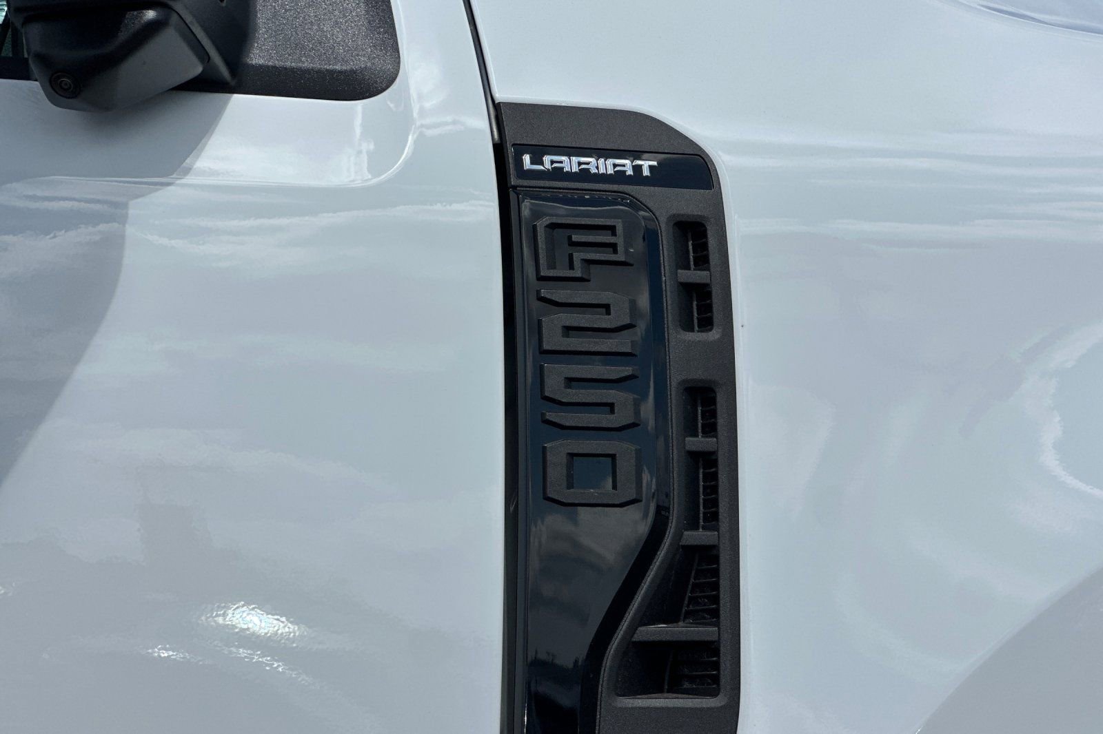 New 2026 Ford F250 Lariat w/ Black Appearance Package image 25