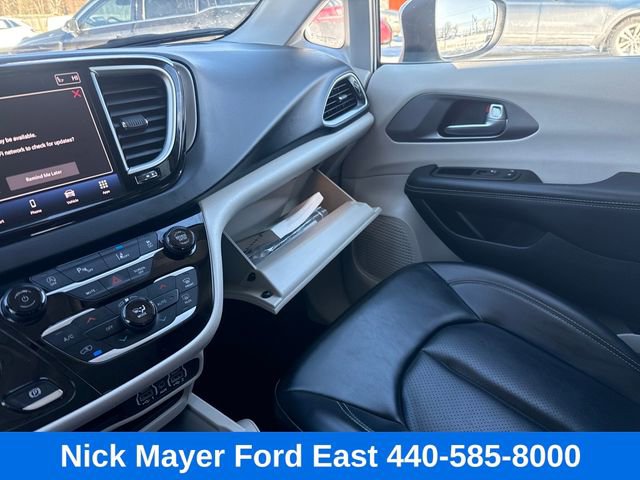 Used 2023 Chrysler Pacifica Touring-L FWD image 18