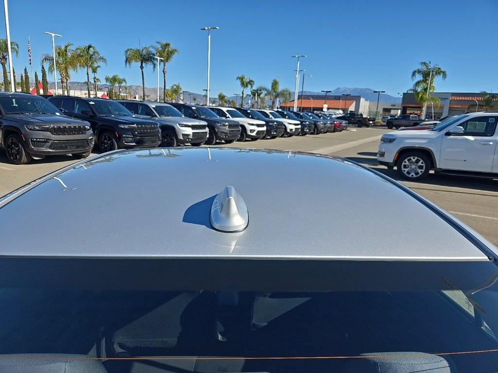 Used 2023 Nissan Versa SV image 12