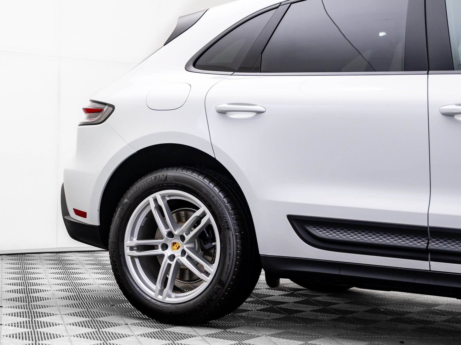 Certified 2026 Porsche Macan AWD/4WD image 34