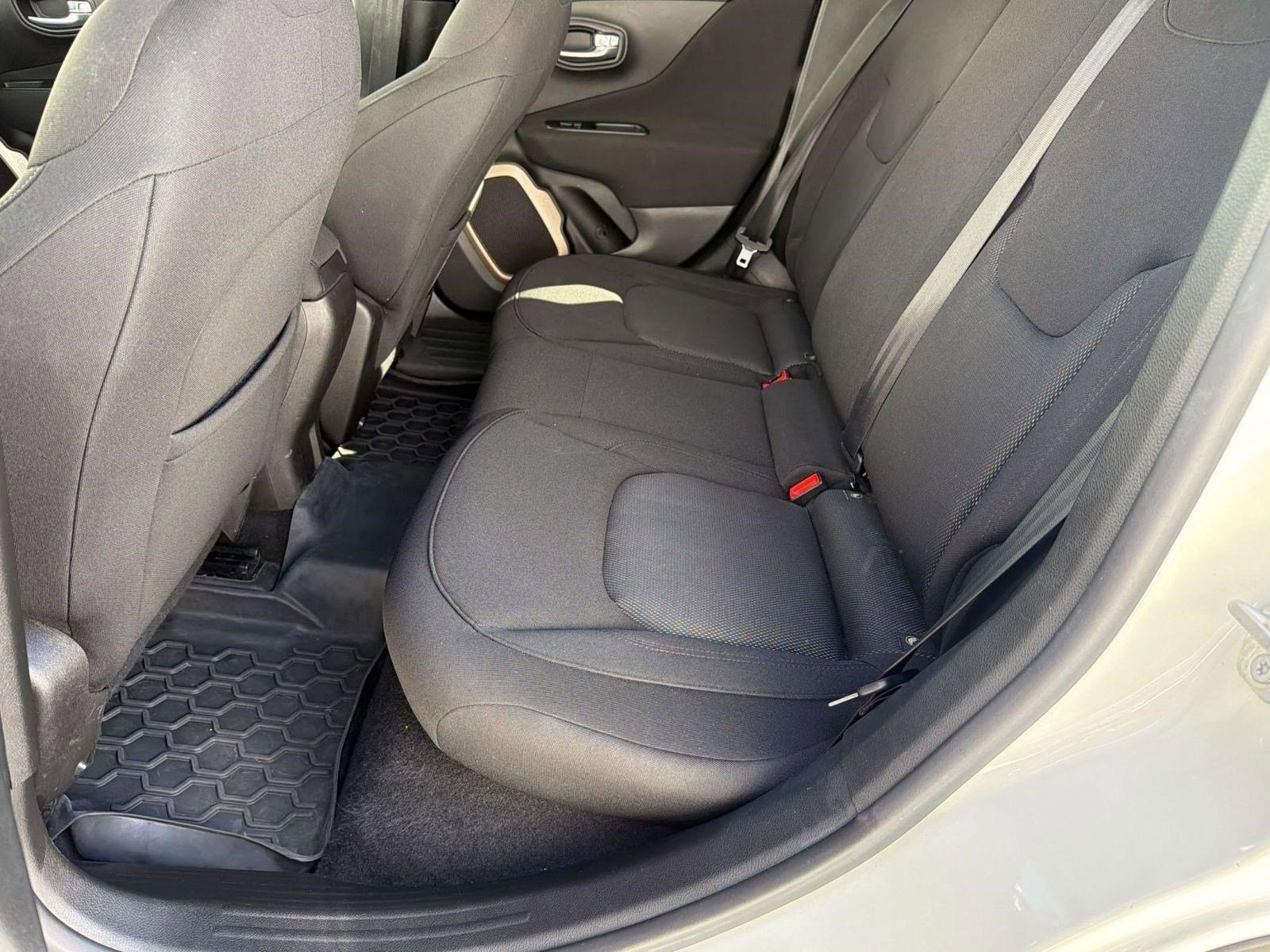 Used 2017 Jeep Renegade Latitude image 12