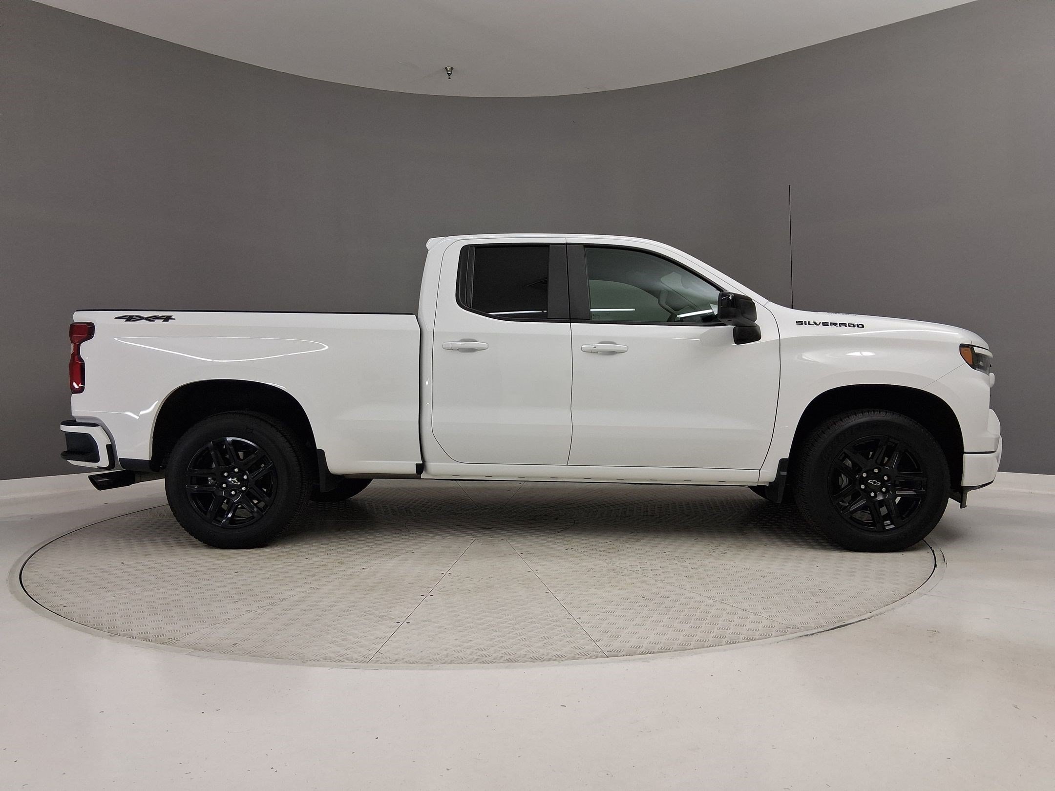 Used 2025 Chevrolet Silverado 1500 RST w/ Dark Appearance Package AWD/4WD image 8
